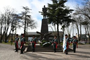 Esta tarde, en la Plaza San Martín, nos reunimos para rendir homenaje al Padre de la Patria, el Gral José de San Martín.