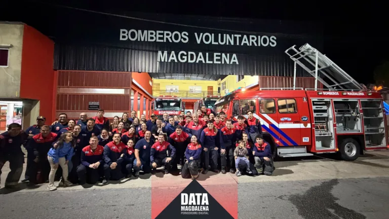 Con sirenas y emoción, los Bomberos de Magdalena presentaron la unidad 26